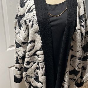 Thick warm sweater black & white mid length
